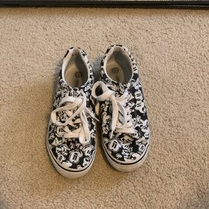 Disney Mickey Mouse shoes! Size 8